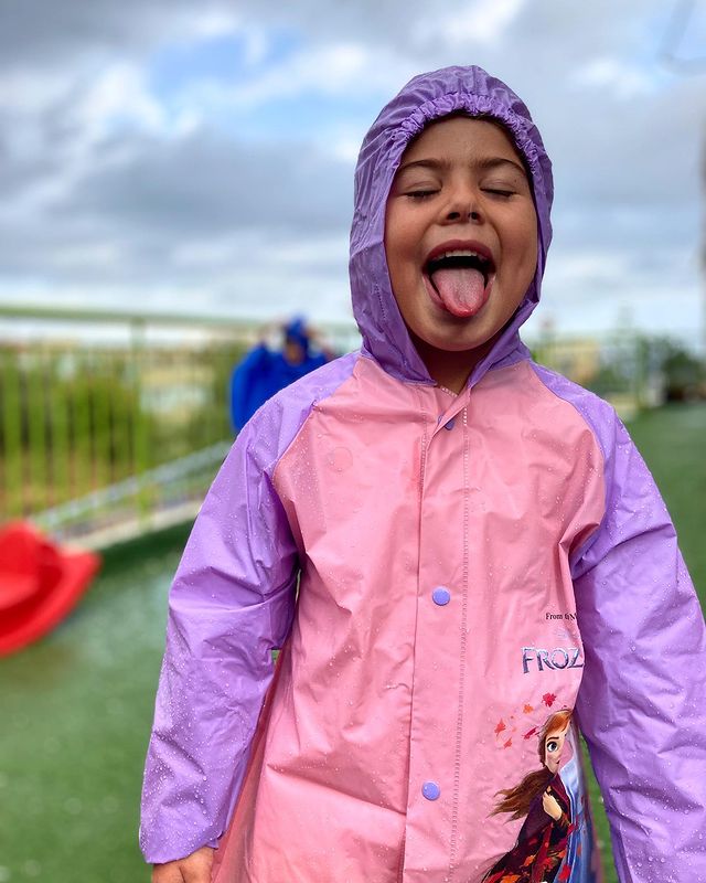 παιδί με αδιάβρωχο